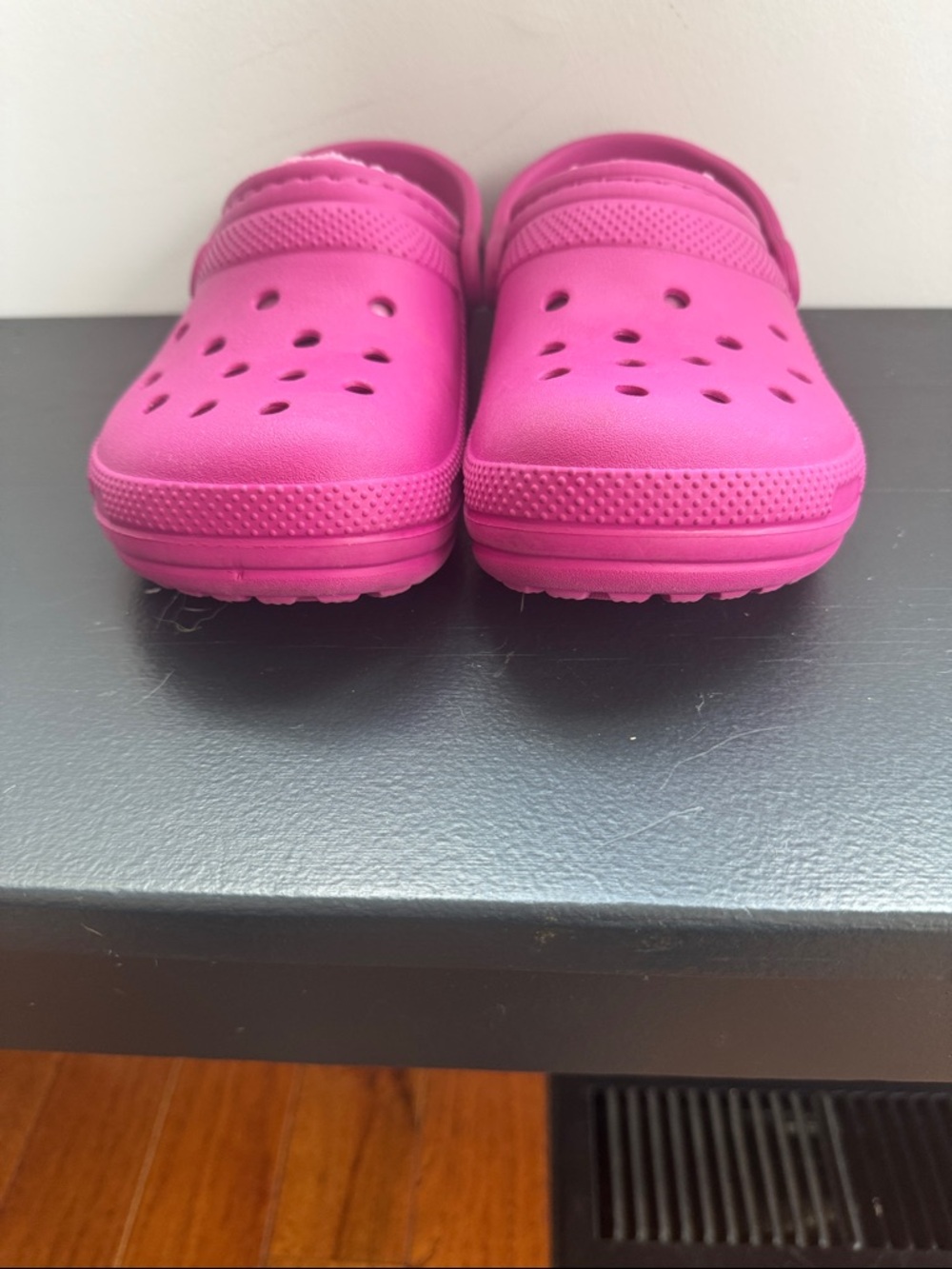 CROCS Classic Cozy Sherpa Lined Fuchsia/Hyper Pink Clog W7/M5 - Picture 7 of 10